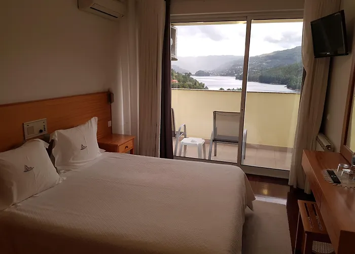 Hotel Lagoa Azul Do Geres